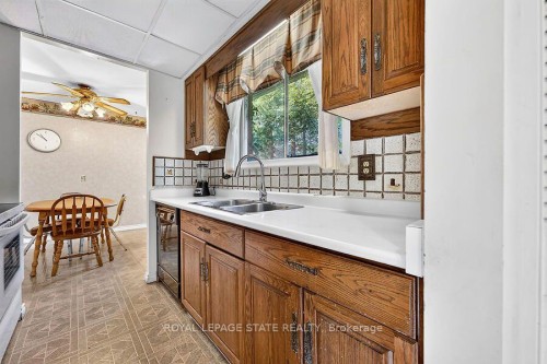 16 Sunshine Court, Hamilton, ON - Indoor Photo Showing Kitchen With Double Sink