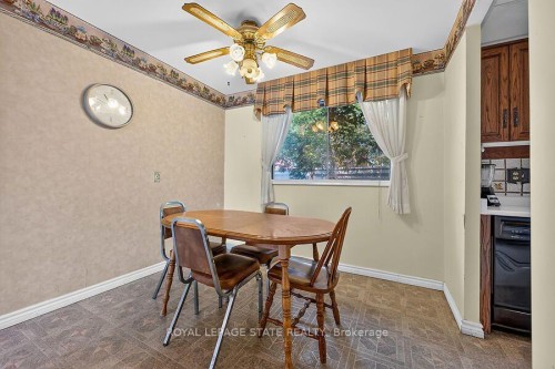 16 Sunshine Court, Hamilton, ON - Indoor Photo Showing Dining Room