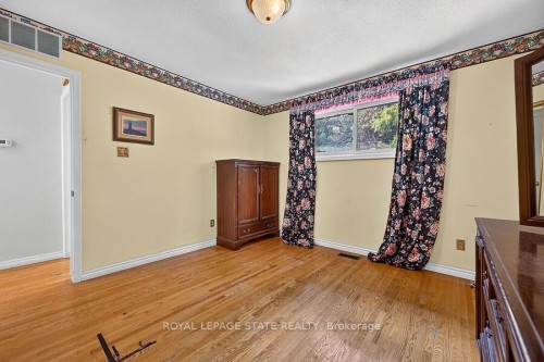 16 Sunshine Court, Hamilton, ON - Indoor Photo Showing Other Room