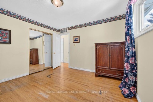 16 Sunshine Court, Hamilton, ON - Indoor Photo Showing Other Room