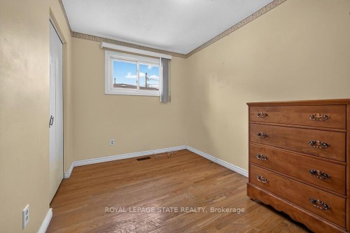 16 Sunshine Court, Hamilton, ON - Indoor Photo Showing Other Room