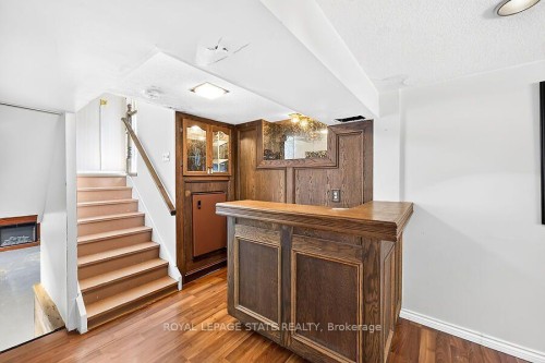 16 Sunshine Court, Hamilton, ON - Indoor Photo Showing Other Room