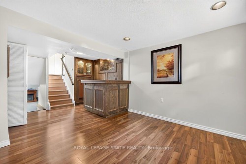 16 Sunshine Court, Hamilton, ON - Indoor Photo Showing Other Room