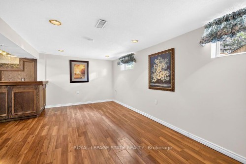 16 Sunshine Court, Hamilton, ON - Indoor Photo Showing Other Room