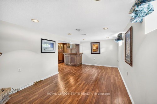 16 Sunshine Court, Hamilton, ON - Indoor