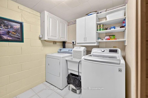 16 Sunshine Court, Hamilton, ON - Indoor Photo Showing Laundry Room