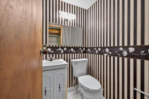 16 Sunshine Court, Hamilton, ON - Indoor