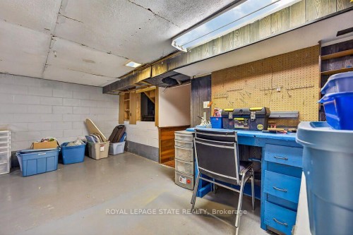 16 Sunshine Court, Hamilton, ON - Indoor