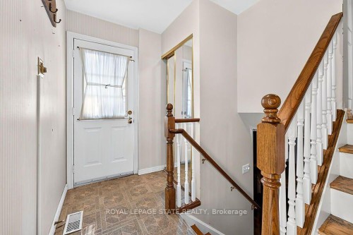 16 Sunshine Court, Hamilton, ON - Indoor Photo Showing Other Room