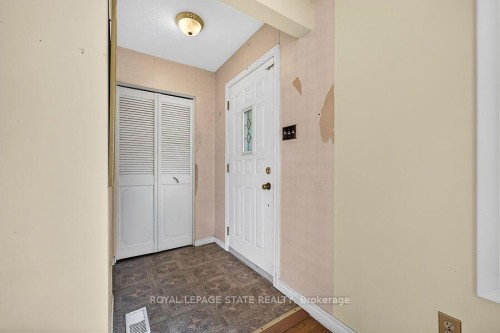 16 Sunshine Court, Hamilton, ON - Indoor Photo Showing Other Room