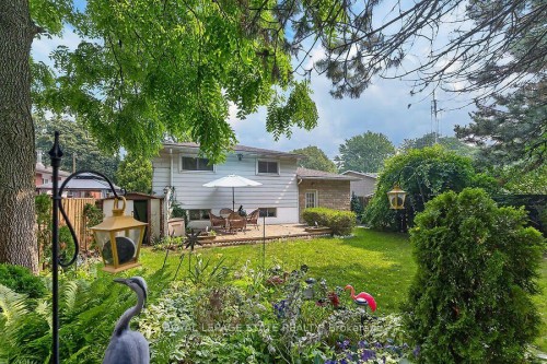 16 Sunshine Court, Hamilton, ON - Outdoor