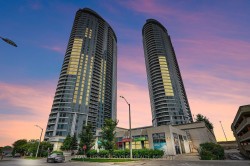 3807-125 Village Green Square Toronto, ON M1S 0G3