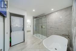 Large 5 pc double room ensuite bath w/ laundry - 
