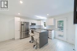 Ground suite w/ sep entrances, kitchen, laundry - 
