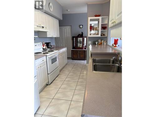 3221 Centennial Drive Unit# 401, Vernon, BC - Indoor Photo Showing Kitchen With Double Sink