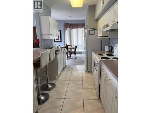 3221 Centennial Drive Unit# 401, Vernon, BC - Indoor Photo Showing Kitchen