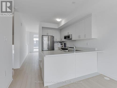 799 Heathrow Path, Oshawa, ON - Indoor Photo Showing Kitchen