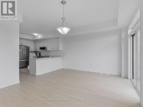 799 Heathrow Path, Oshawa, ON - Indoor Photo Showing Kitchen