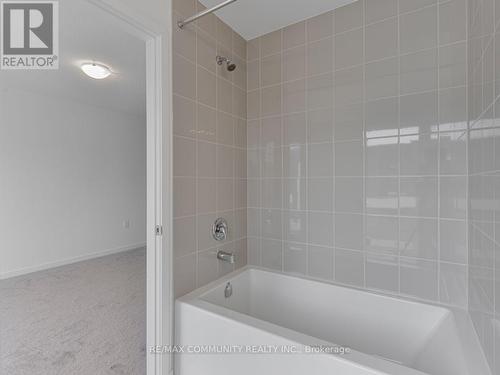 799 Heathrow Path, Oshawa, ON - Indoor Photo Showing Bathroom