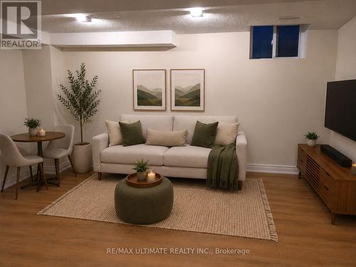 3434 Crimson King Circle, Mississauga, ON - Indoor Photo Showing Living Room