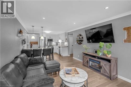 76 Wood Street, Brantford, ON - Indoor Photo Showing Living Room