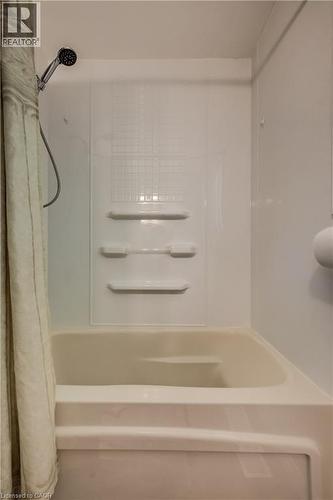 140 Donald Street, Kitchener, ON - Indoor Photo Showing Bathroom