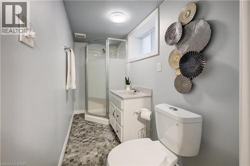 140 Donald Street, Kitchener, ON - Indoor Photo Showing Bathroom