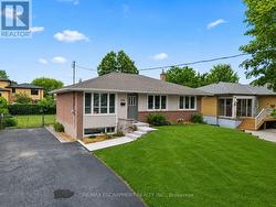 374 ST. AUGUSTINE DRIVE Oakville, ON L6K 3E9