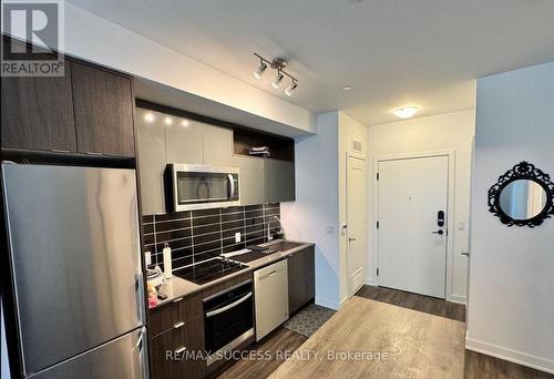 1925A - 70 Princess Street, Toronto, ON - Indoor Photo Showing Kitchen