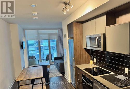 1925A - 70 Princess Street, Toronto, ON - Indoor Photo Showing Kitchen