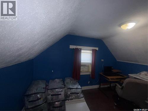 418 4Th Avenue E, Assiniboia, SK - Indoor Photo Showing Other Room