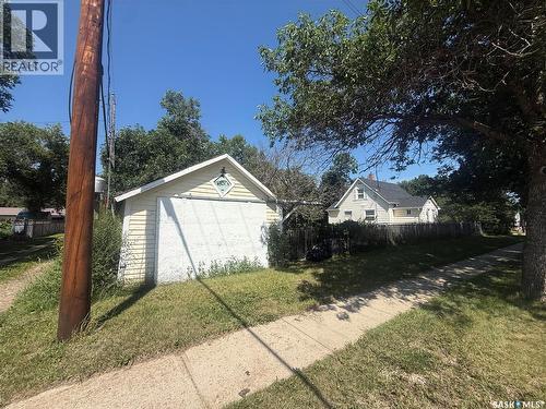 418 4Th Avenue E, Assiniboia, SK - Outdoor