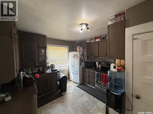 418 4Th Avenue E, Assiniboia, SK - Indoor