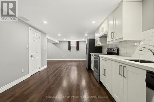 85 Lavina Crescent, Hamilton, ON - Indoor Photo Showing Kitchen