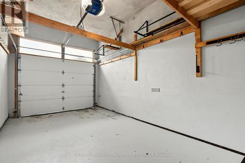 85 Lavina Crescent, Hamilton, ON - Indoor Photo Showing Garage
