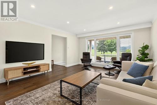 85 Lavina Crescent, Hamilton, ON - Indoor Photo Showing Living Room
