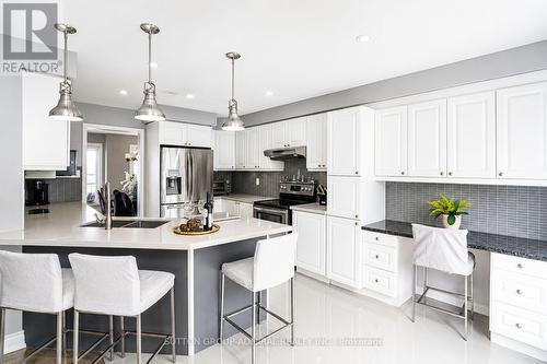 43 Mainland Crescent, Vaughan, ON - Indoor Photo Showing Kitchen With Stainless Steel Kitchen With Double Sink With Upgraded Kitchen