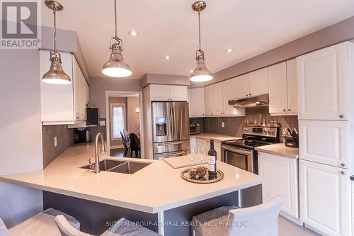 43 Mainland Crescent, Vaughan, ON - Indoor Photo Showing Kitchen With Stainless Steel Kitchen With Double Sink With Upgraded Kitchen