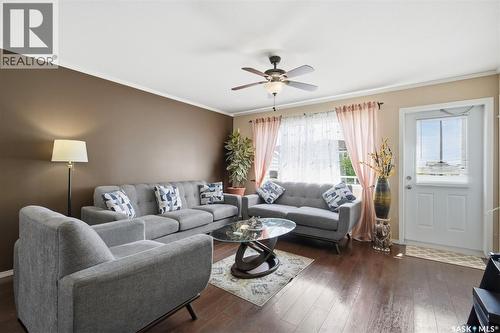 406 225 Hassard Close, Saskatoon, SK - Indoor Photo Showing Living Room