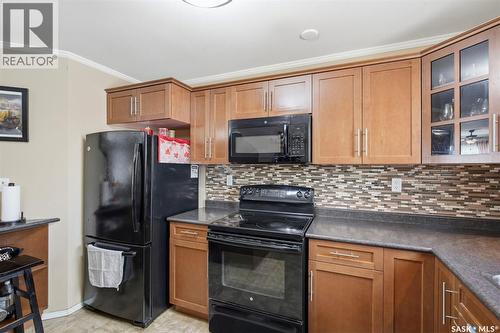 406 225 Hassard Close, Saskatoon, SK - Indoor Photo Showing Kitchen