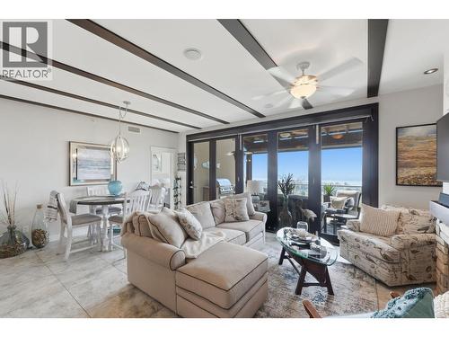 2000 Valleyview Drive Unit# 3, Osoyoos, BC - Indoor Photo Showing Living Room