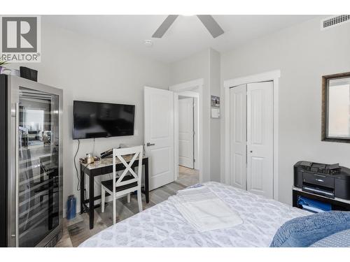 2000 Valleyview Drive Unit# 3, Osoyoos, BC - Indoor Photo Showing Bedroom