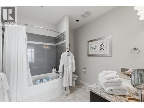 2000 Valleyview Drive Unit# 3, Osoyoos, BC - Indoor Photo Showing Bathroom