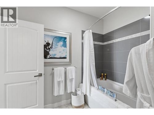 2000 Valleyview Drive Unit# 3, Osoyoos, BC - Indoor Photo Showing Bathroom