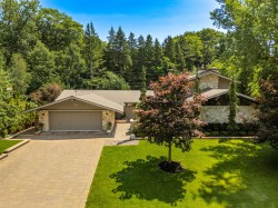 1750 Rue du Sommet-Trinité  Saint-Bruno-De-Montarville, QC J3V 6E4