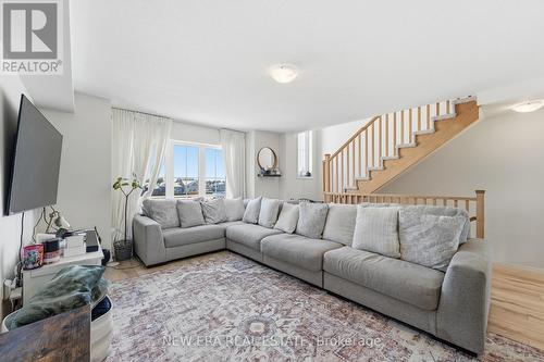 44 Jerome Way, Clarington, ON - Indoor Photo Showing Living Room