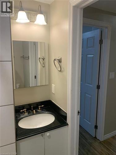 408 Westcroft Drive N Unit# Basement, Waterloo, ON - Indoor Photo Showing Bathroom