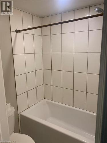 408 Westcroft Drive N Unit# Basement, Waterloo, ON - Indoor Photo Showing Bathroom