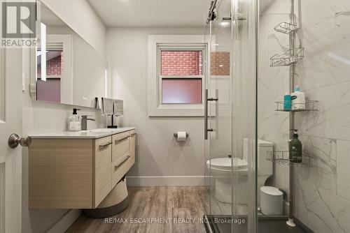 61 Mountain Avenue, Hamilton, ON - Indoor Photo Showing Bathroom