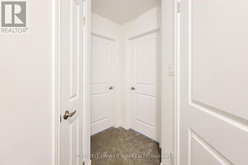 7 Roxanne Drive, Hamilton, ON - Indoor Photo Showing Other Room